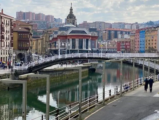 Piso De Diseno Con Vistas A La Ria. Lejlighed Bilbao 0*,